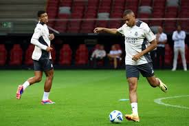 不仅归功于 不仅归功于